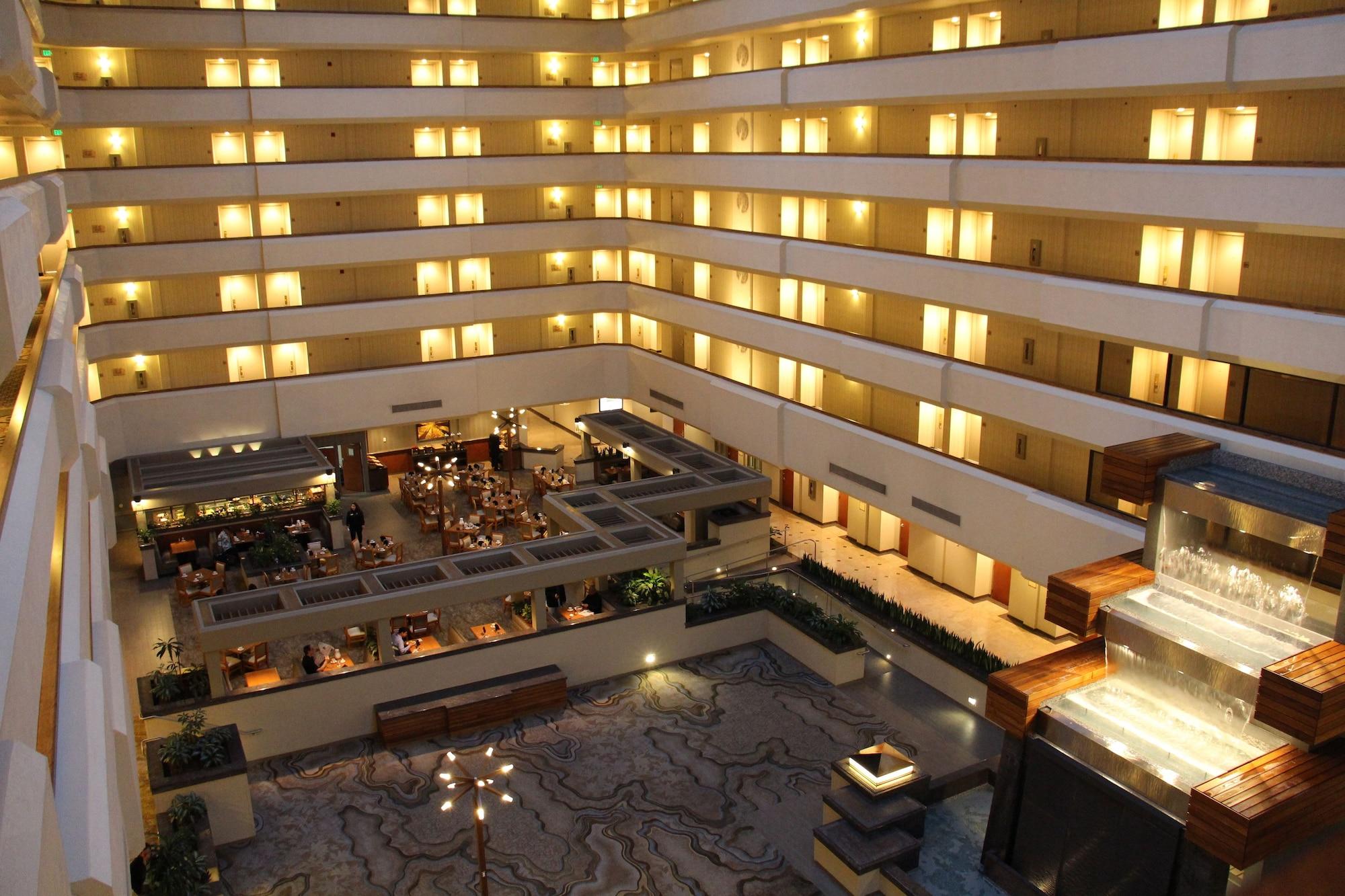 Hotel Doubletree By Hilton Fresno Convention Center Exterior foto